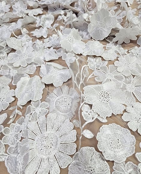 Кружево на сетке 3Д белое